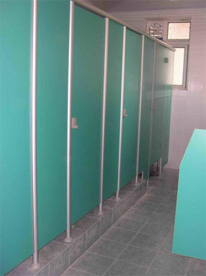 四川地區衛生間隔斷選購指南 材質、防潮與區域考量